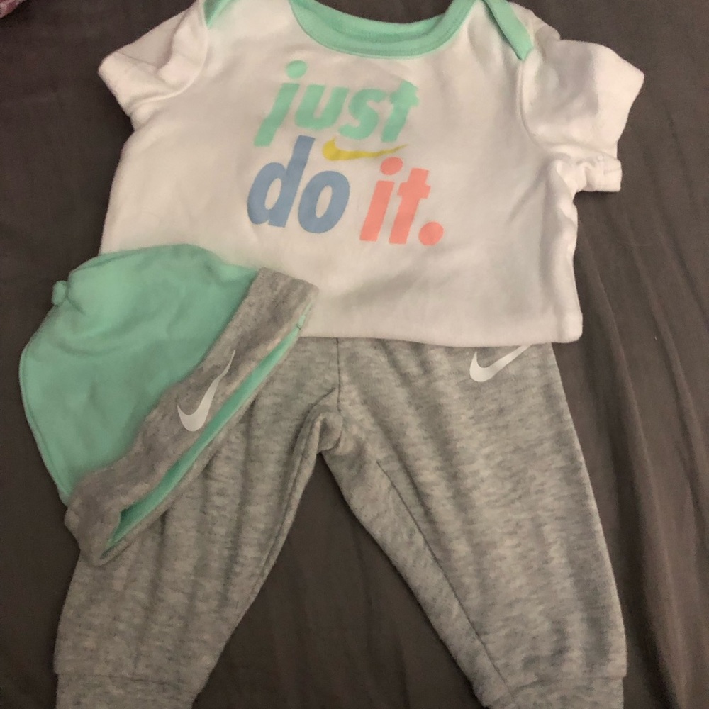 Nike outfit with hat